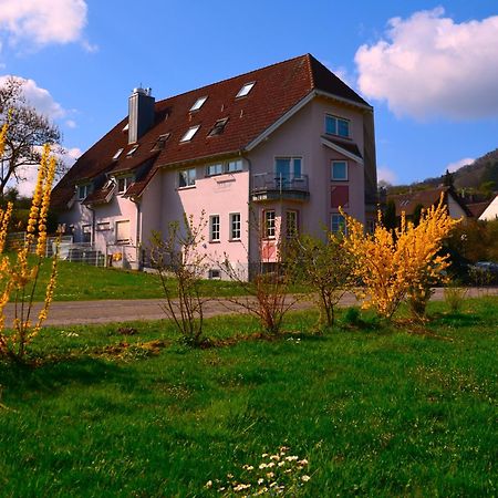 Castell Hotel & Restaurant Leinsweiler Exterior foto